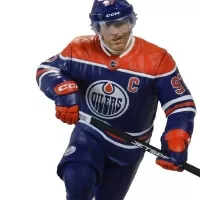 figurka NHL  - Connor McDavid (Edmonton Oilers) - Platinová edice - detail