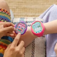 Tamagotchi Uni jsou mezi sebou propojitelné